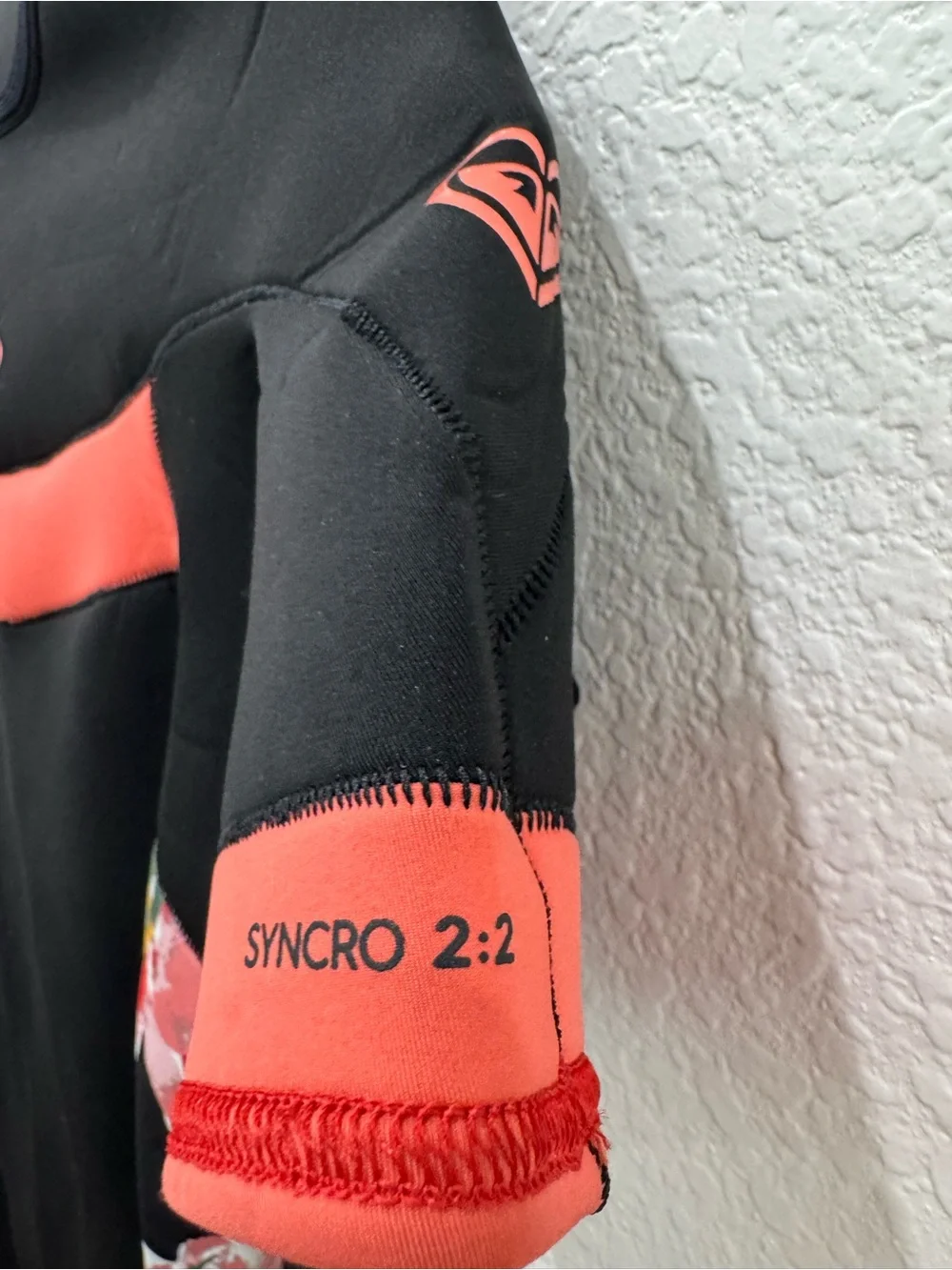 Roxy Syncro Youth Girls 2/2mm Shorty Wetsuit Floral Black Pink Size 6 Surf Swim